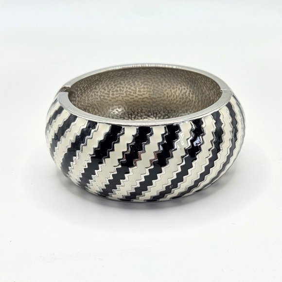 Vintage Black and White Striped Clamper Bracelet - Picture 1 of 10